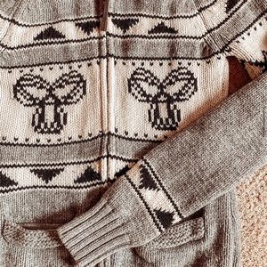 Aritzia TNA 100% lambswool zip up sweater